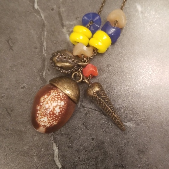 Long Shell Necklace - Picture 2 of 3